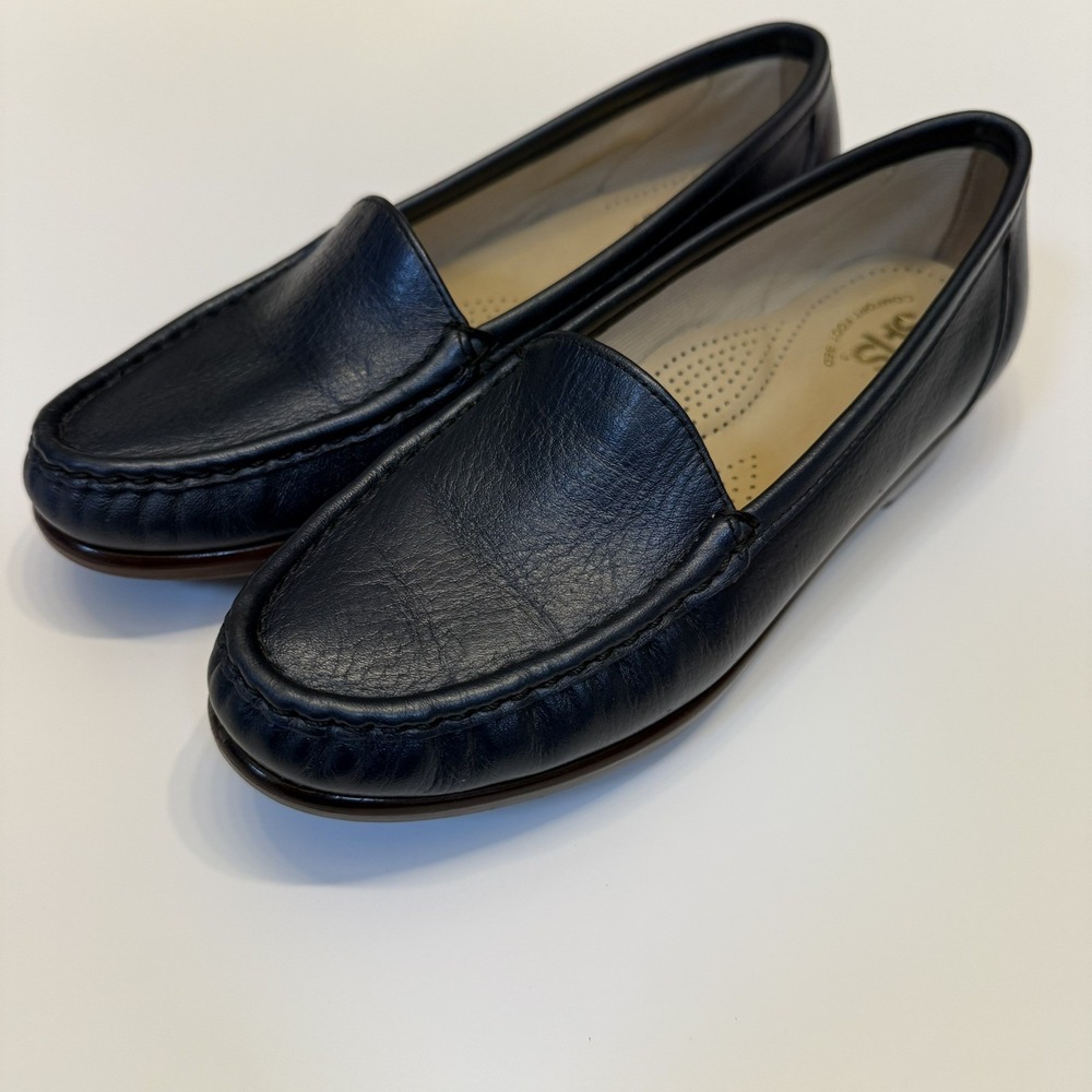 SAS Simplify‎  Navy Womens Size 6N Navy Leather, difficult to find size!